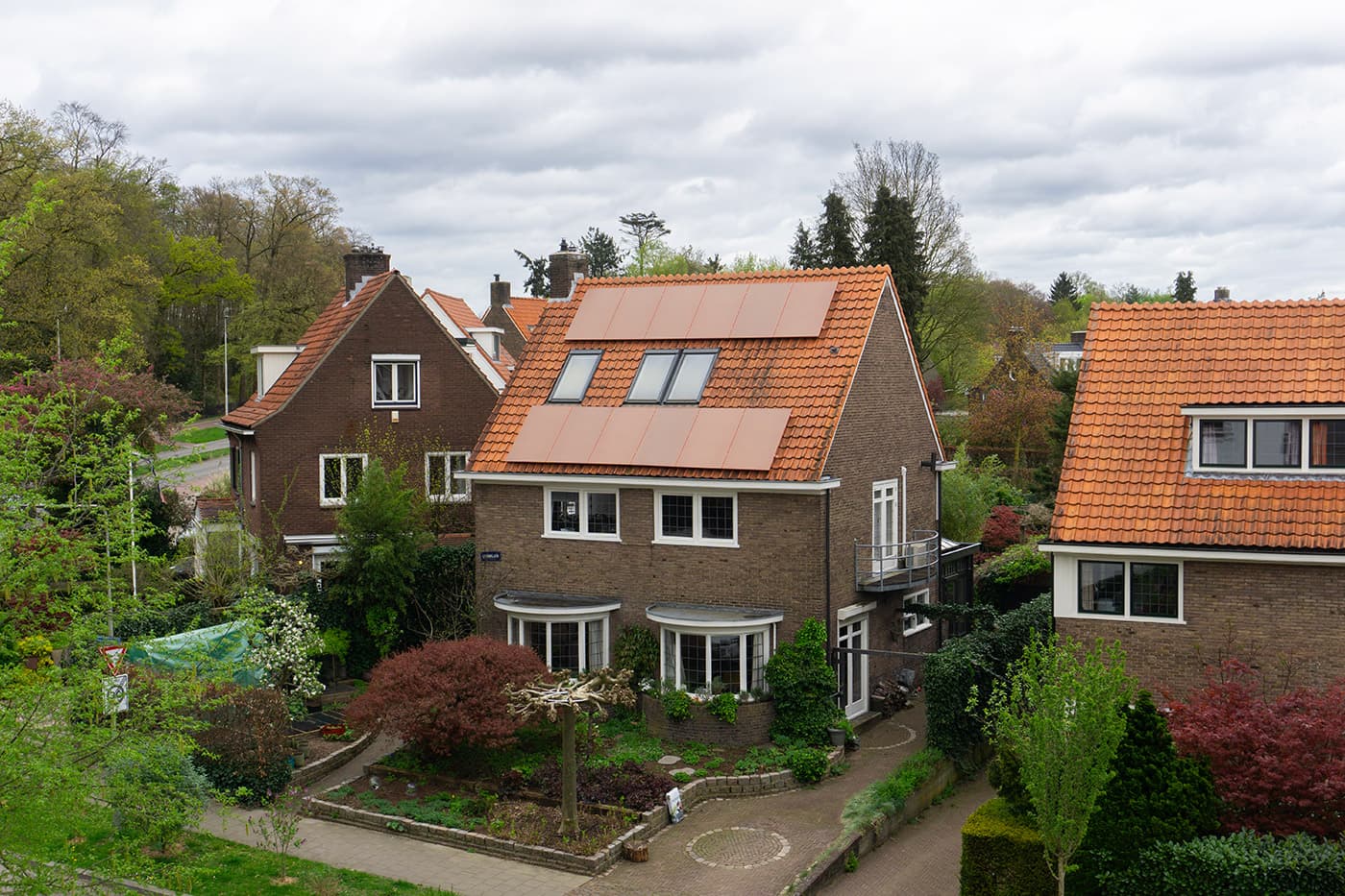 Terracotta zonnepanelen op dak woning Arnhem | Solarix