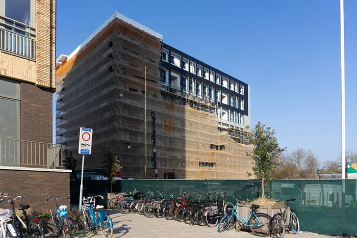 Proces bouw zonnepanelen gevel Baobab gebouw Utrecht | Solarix
